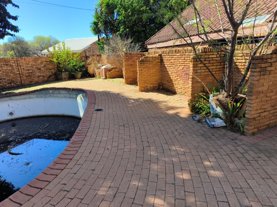 23 Bedroom Property for Sale in Kannoniers Park North West